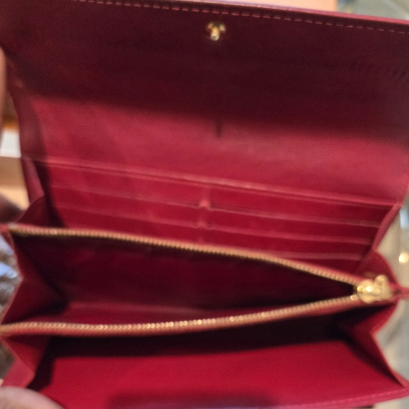 Sarah patent leather wallet Louis Vuitton With Complimentary Chain For Crossbody - Picture 9 of 15